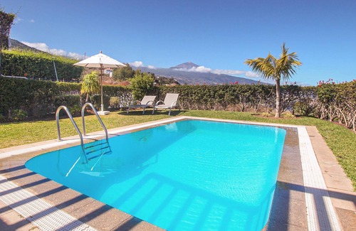 La Quinta House | Palm trees, mountains, sea ? Your view from the balcony and garden of this vacation home in Tenerife