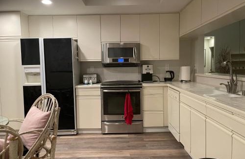 Palm Desert House | Palm Valley Country Club, Pickleball, Tennis, Gym, Clubhouse, Swimming Pools, Lux, Spac 2 Bdrms Den 2 Ba