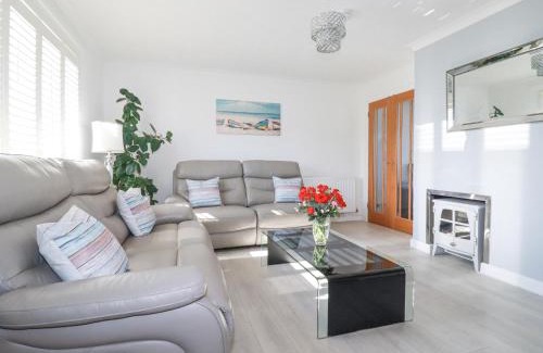Holywell House | Palm View