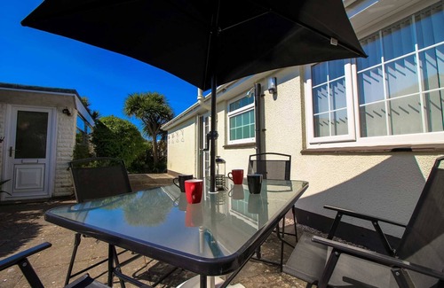 Widemouth Bay House | Palm Villa - a holiday home that sleeps 4 guests in 2 bedrooms