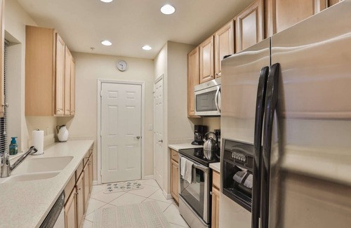 Whitney Beach Condo | Palma Sola Trace Condo - Beaches, Pool, Dining!