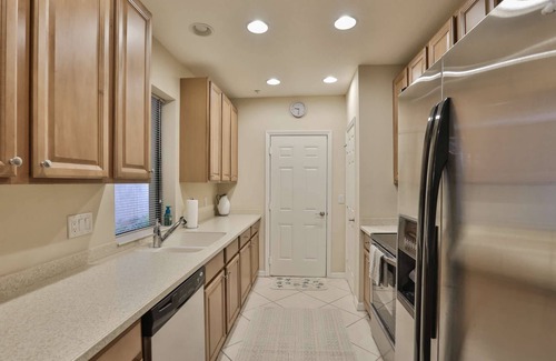 Whitney Beach Condo | Palma Sola Trace Condo - Beaches, Pool, Dining!