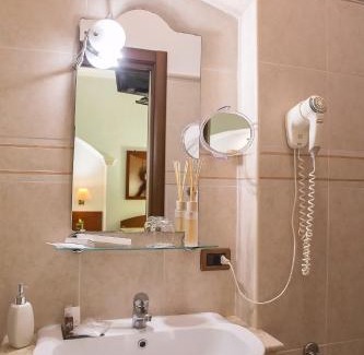 Gizzeria Hotel | Palmed Hotel