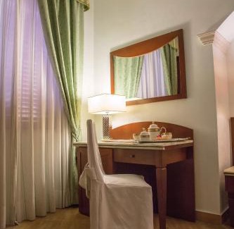 Gizzeria Hotel | Palmed Hotel
