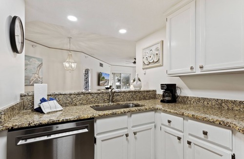 Palmetto Dunes Condo | Palmetto Dunes! Direct Ocean & Pool Views, Sofa Bed, Jacuzzi Tub