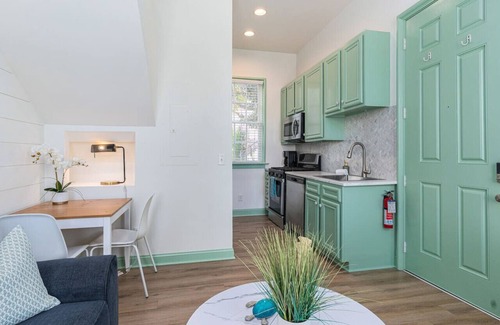 North Charleston House | Palmetto Hideaway~Cozy 1br/1ba Townhome