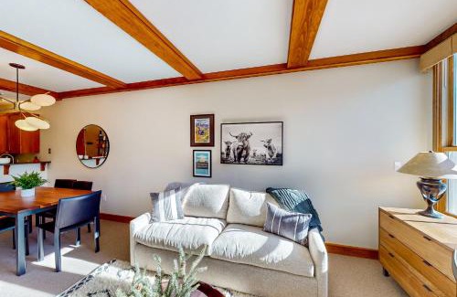 Mountain Village Apartment | Palmyra 4E