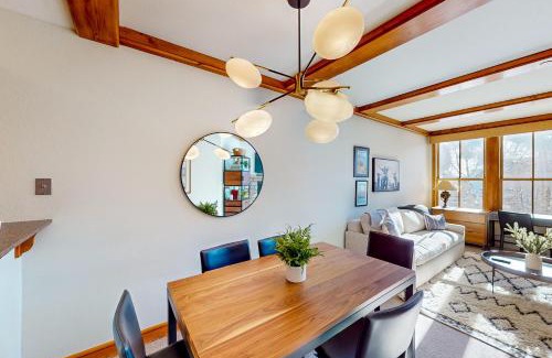Mountain Village Apartment | Palmyra 4E