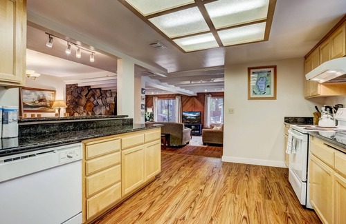Al Tahoe House | Paloma Place - Hot Tub | Game Room | Pool Table