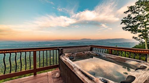 Sevierville House | Panorama by AvantStay Unparalleled Views Deck w HotTub Game Room Pool Table