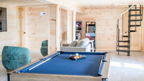 Sevierville House | Panorama by AvantStay Unparalleled Views Deck w HotTub Game Room Pool Table