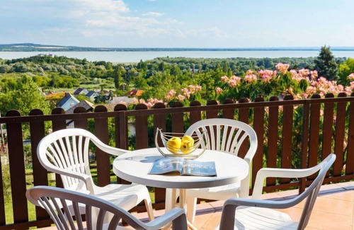 Vonyarcvashegy House | Panorama by Interhome