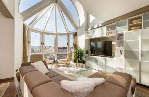 Ferencvaros Apartment | Panorama Dream Home w 3BDR, AC, Garage