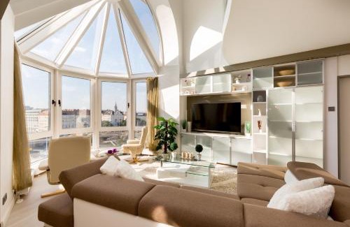 Ferencvaros Apartment | Panorama Dream Home w 3BDR, AC, Garage