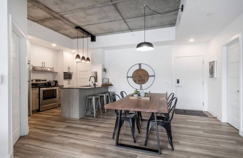 La Cite-Limoilou Apartment | Panorama Penthouse: Free Parking, Roof Top, Gym