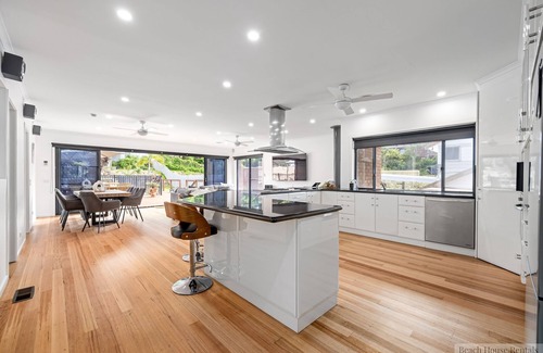 Tootgarook House | PANORAMA SUPER SIZED OUTDOOR HEATED POOL & SPA ENTERTAINER,TOOTGAROOK