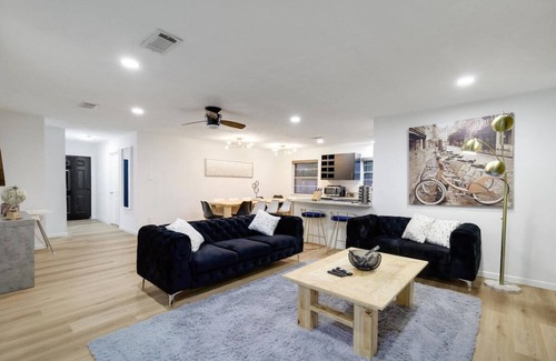 White Rock Hills House | Panoramic 4BR/3B Home with Pool, Grill, Sauna & Game Room