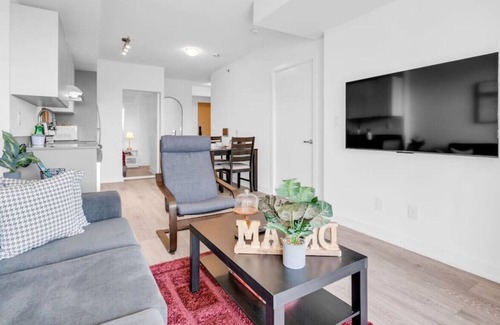Burlington Condo | Panoramic Bliss & Urban Vista w/ Private Balcony