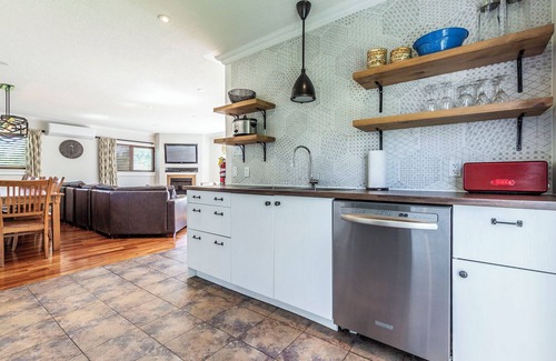 Swiss Meadows Cottage | Panoramic Blue Mountain cottage