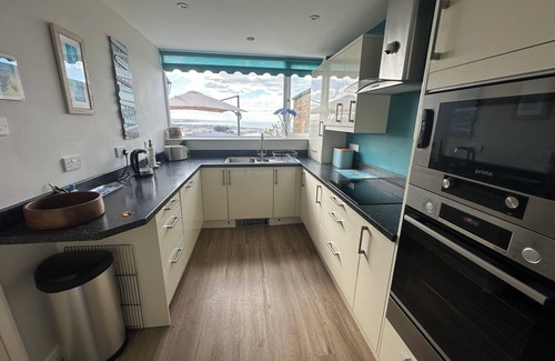 Aberdovey House | Panoramic estuary views - short walk to Aberdyfi village & its beautiful beach