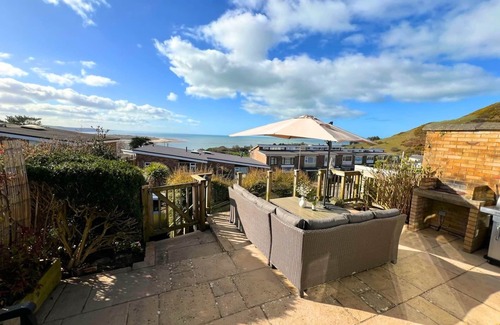 Aberdovey House | Panoramic estuary views - short walk to Aberdyfi village & its beautiful beach