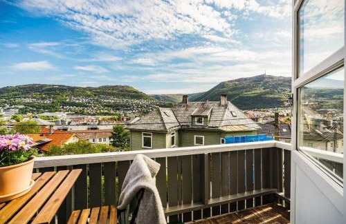 Arstad Apartment | Panoramic Flat & Garden, free parking 12 minutes walking!
