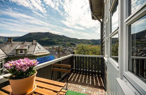 Arstad Apartment | Panoramic Flat & Garden, free parking 12 minutes walking!