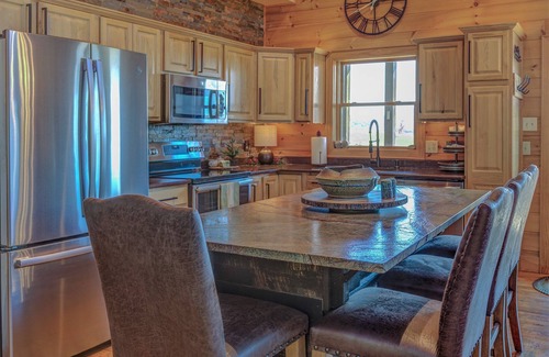 Banner Elk Cabin | ☆ Panoramic ☆ Hot Tub ☆ Fire Pit ☆ Fireplace ☆ Luxury ☆ Rustic ☆ 4BR ☆ 3K/2Q/3S
