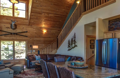 Banner Elk Cabin | ☆ Panoramic ☆ Hot Tub ☆ Fire Pit ☆ Fireplace ☆ Luxury ☆ Rustic ☆ 4BR ☆ 3K/2Q/3S