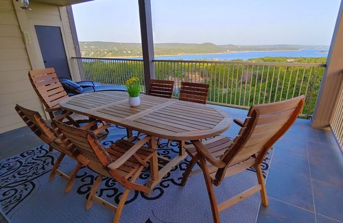Jonestown Condo | Panoramic Lake Travis Escape – 3BR 3BA Unit w Lake View Balcony & Resort Pools