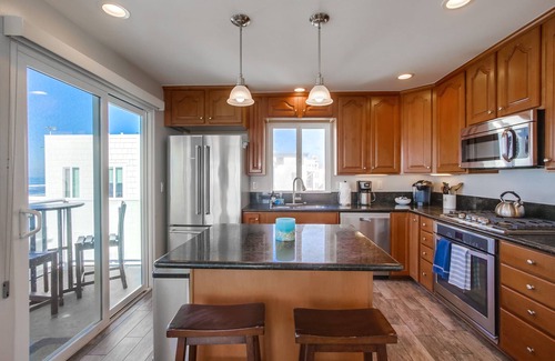 Mission Beach House | Panoramic Ocean View Huge Rooftop Deck - Sleeps 12