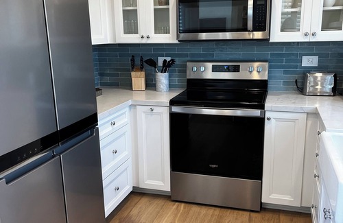 Muirlands Apartment | Panoramic ocean view studio with WiFi and AC in enchanting La Jolla