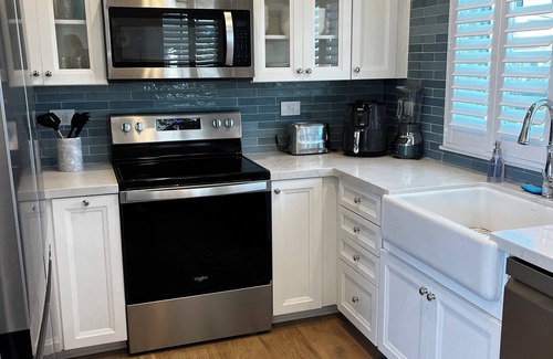 Muirlands Apartment | Panoramic ocean view studio with WiFi and AC in enchanting La Jolla