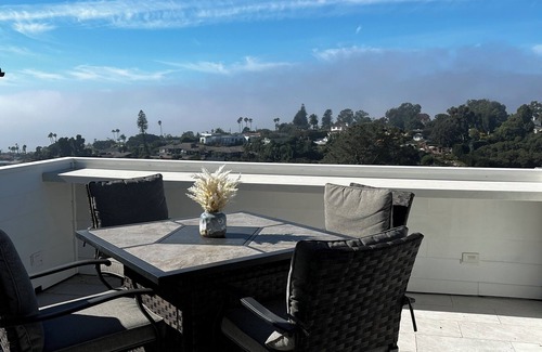 Muirlands Apartment | Panoramic ocean view studio with WiFi and AC in enchanting La Jolla