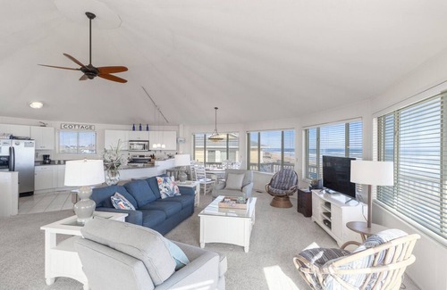 Duck House | Panoramic ocean views abound at this oceanfront Duck home!