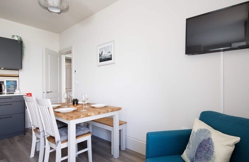 Bognor Regis Apartment | Panoramic sea views in beachfront apt w/balcony