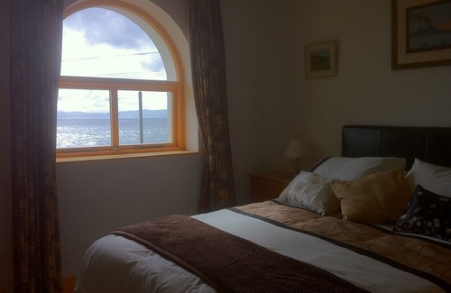 Portstewart House | Panoramic sea view, centrally located (Discounts from February to Mid-June)