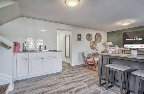 Central Colorado Springs House | Panoramic Valley! Downtown Basement Suite