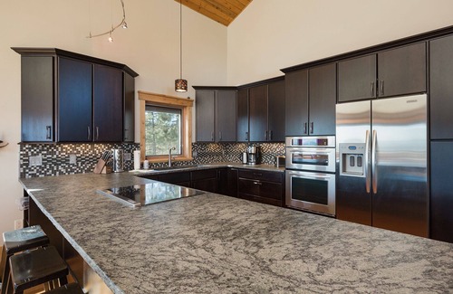 Bayfield House | Panoramic Valley Retreat | Exec Home w/Deck, Lake Views, Game Room - 30+