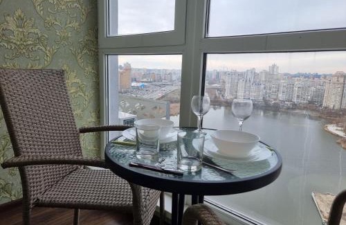 Pozniaky Apartment | Panoramic view of the lake in the new apartment
