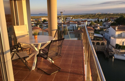 Santa Margarida Apartment | Panoramic view of the Mediterrannée, apartment on canal near beach