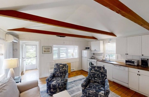 South Dennis Cottage | Panoramic views and pond access