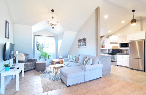 Central Okanagan House | Panoramic views, between ski hills, YLW, UBC, Event venues, & Costco. 🎿