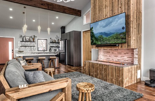 Morganton Ski Chalet | Panoramic Views from Modern Mountain Chalet close to Blue Ridge, GA.