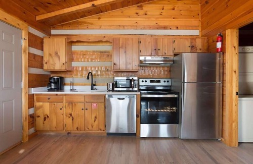 Gatlinburg - Pigeon Forge Cabin | Panoramic Views GSMNP/Near Downtown Gatlinburg