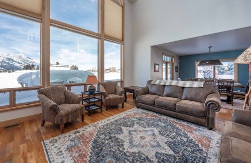 Jackson Hole House | Panoramic Views of the Teton Range Next to GTNP
