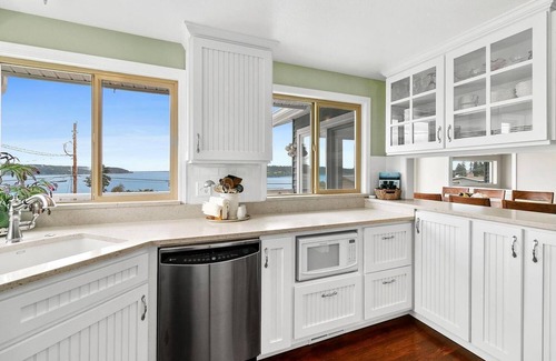 Gig Harbor House | Panoramic views, walking distance to downtown and NEW ACn