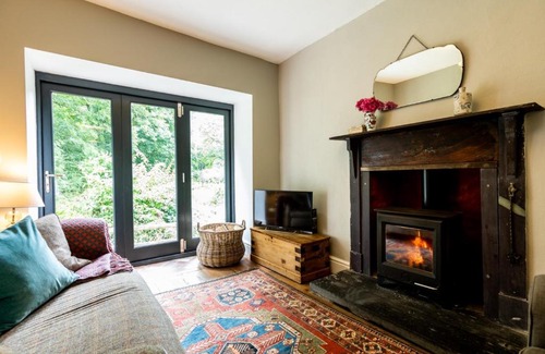 St Dogmaels House | Panteg - a gorgeous retreat near the coast for 10