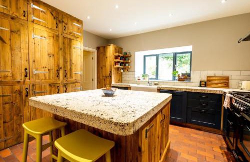 St Dogmaels House | Panteg - a gorgeous retreat near the coast for 10