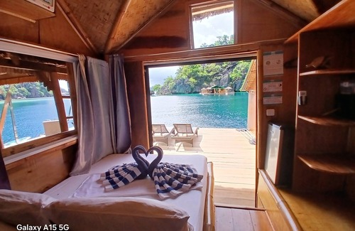 Coron Hotel | Paolyn Floating House Restaurant